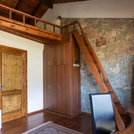 Riverside Chalet With Panoramic View Eptálofos